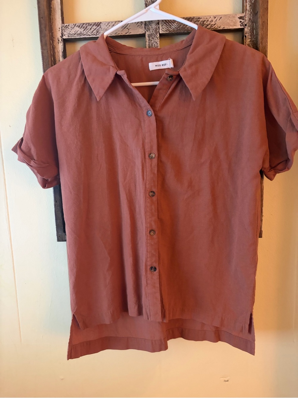 Mod Ref Short-Sleeve Button-Up Shirt in Rust Brown
